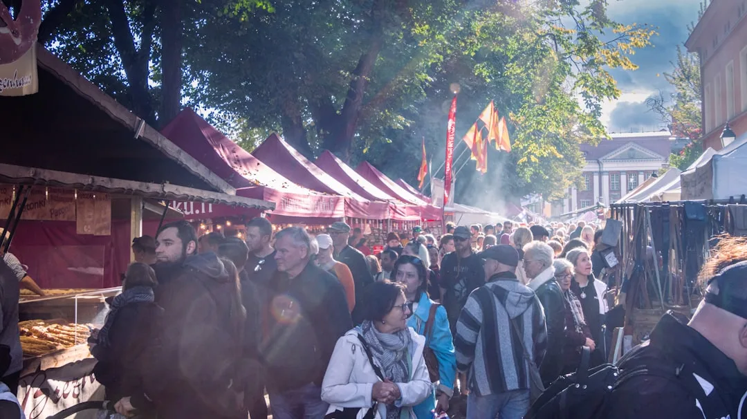 Super-Flohmarkt Wedel Parkdeck voll überdacht + Außenbereich