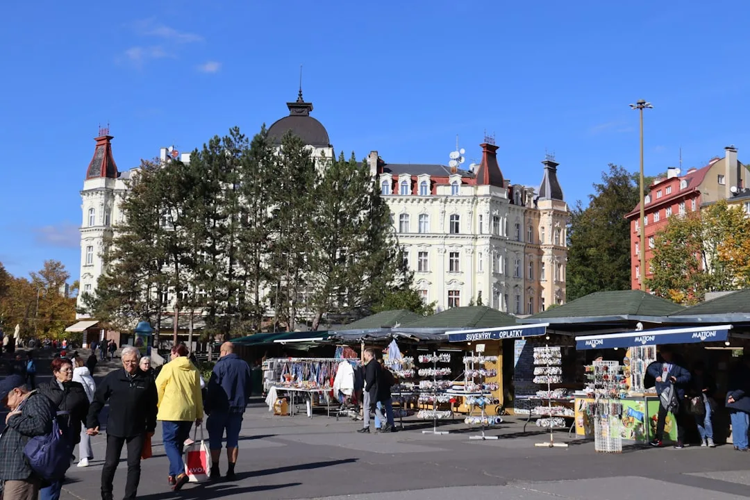 Flohmarkt auf dem Parkplatz am Gerhard-Dreeßen-Hus im Ortsteil Stinteck